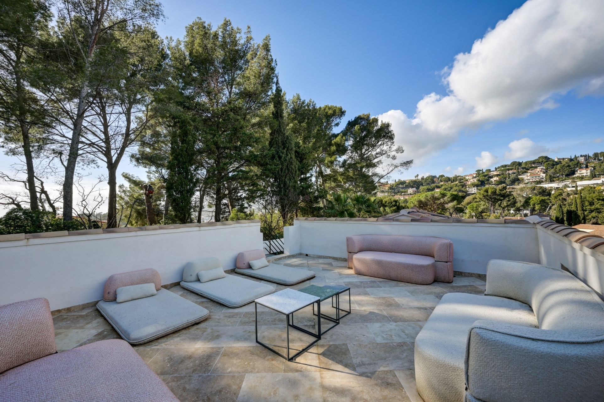 luxury house 8 Rooms for sale on CASSIS (13260)