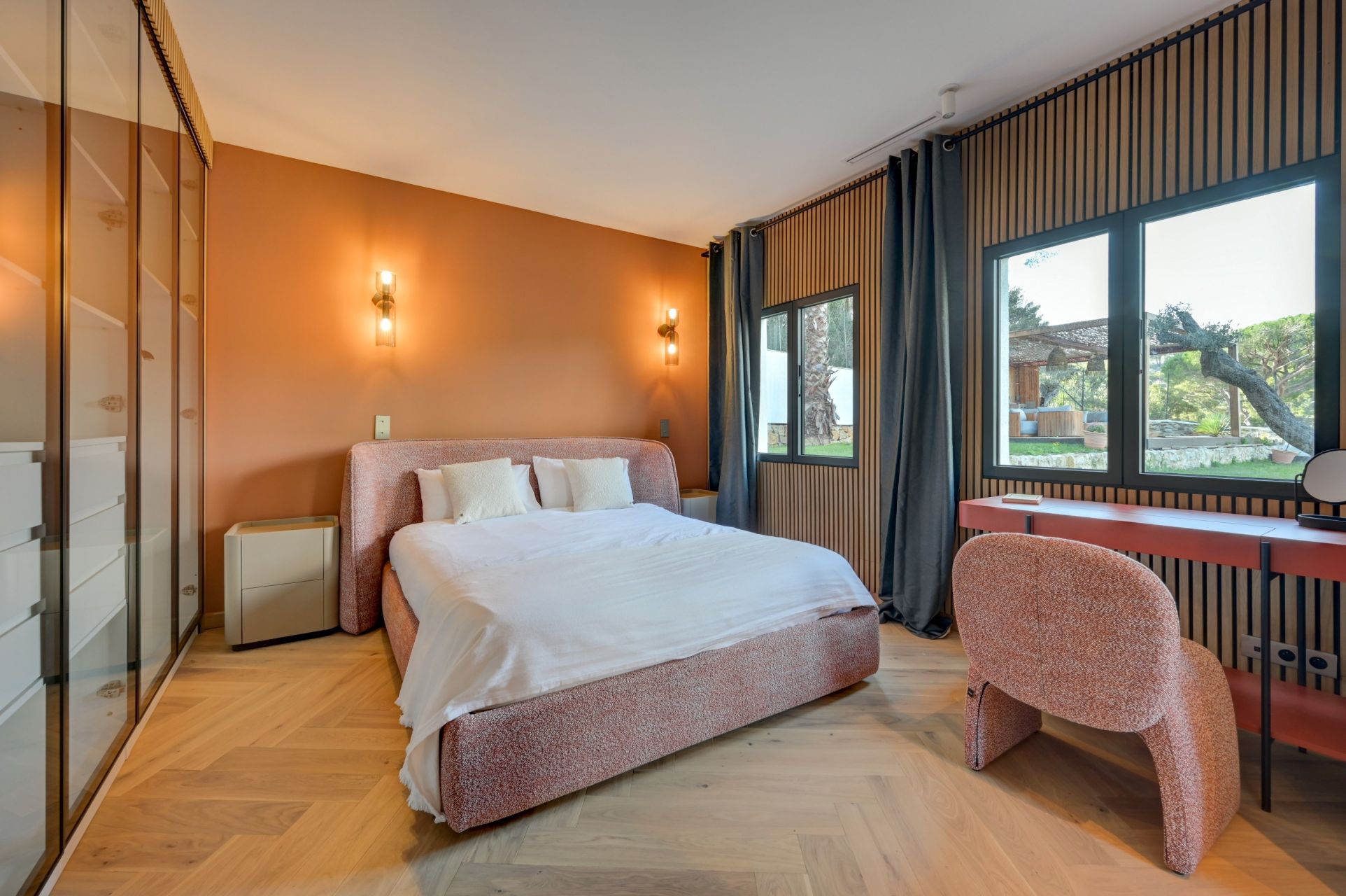luxury house 8 Rooms for sale on CASSIS (13260)