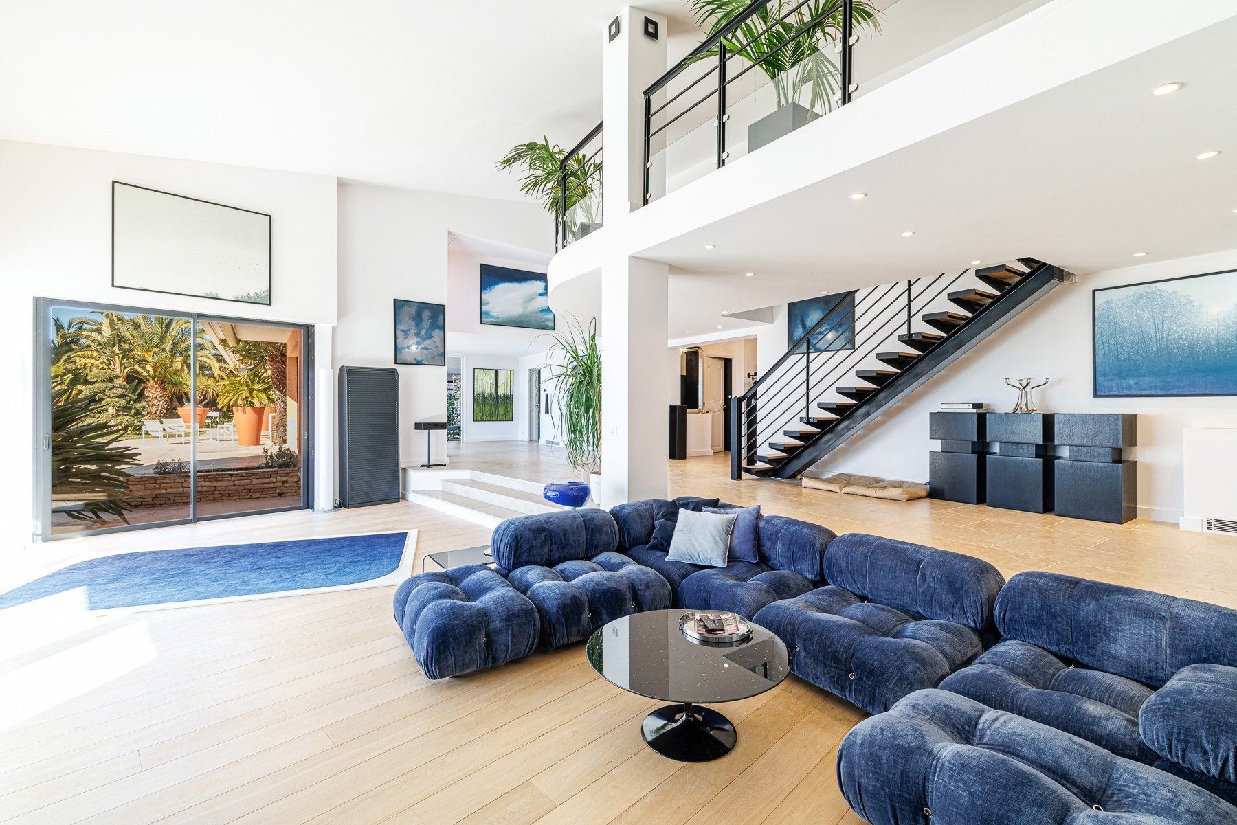 luxury villa 8 Rooms for sale on NICE (06000)