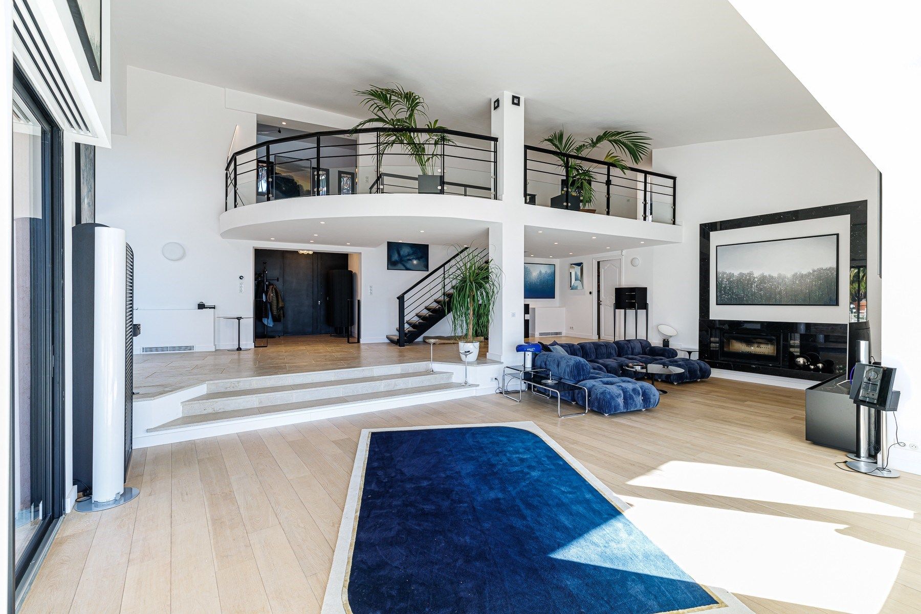 luxury villa 8 Rooms for sale on NICE (06000)