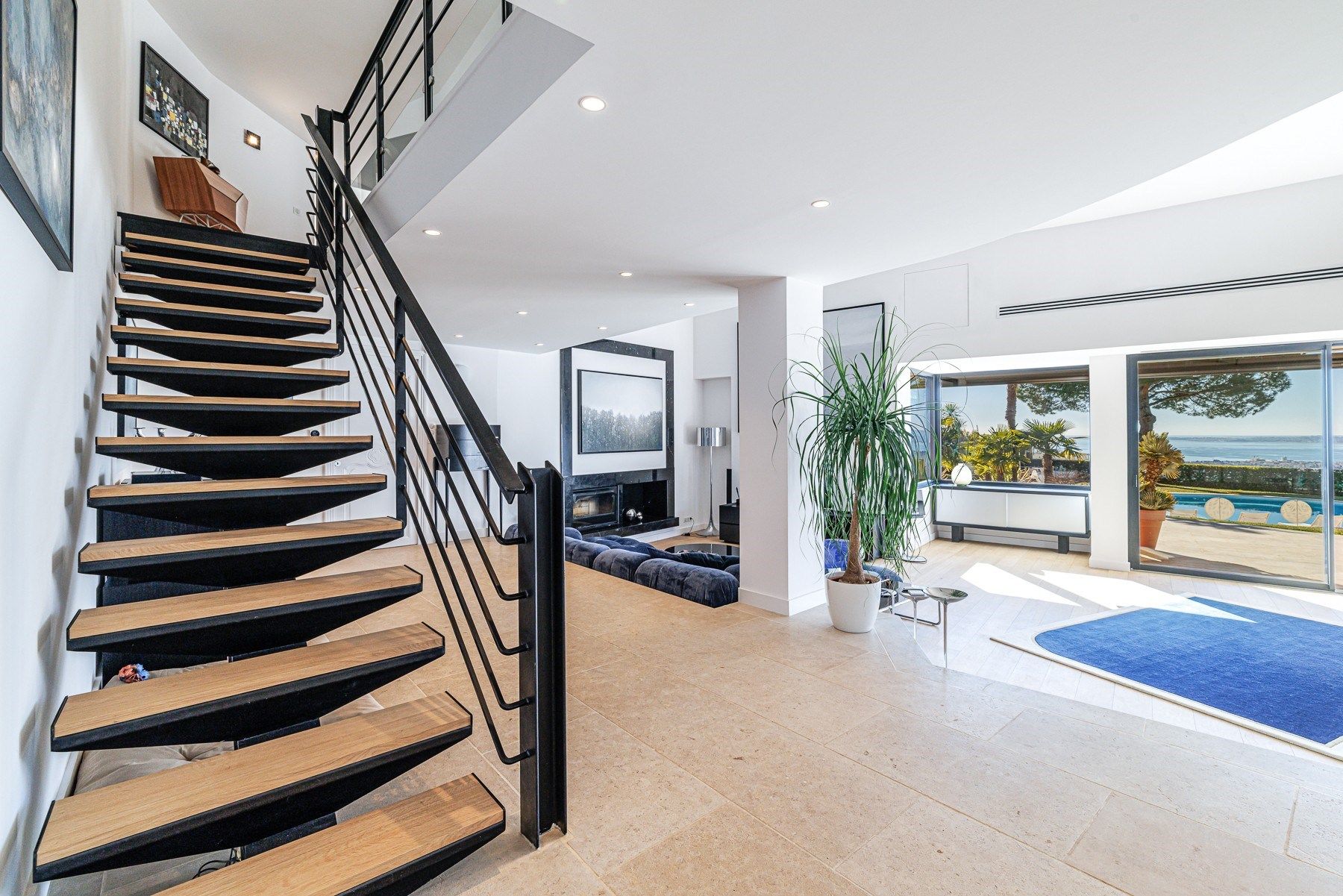 luxury villa 8 Rooms for sale on NICE (06000)