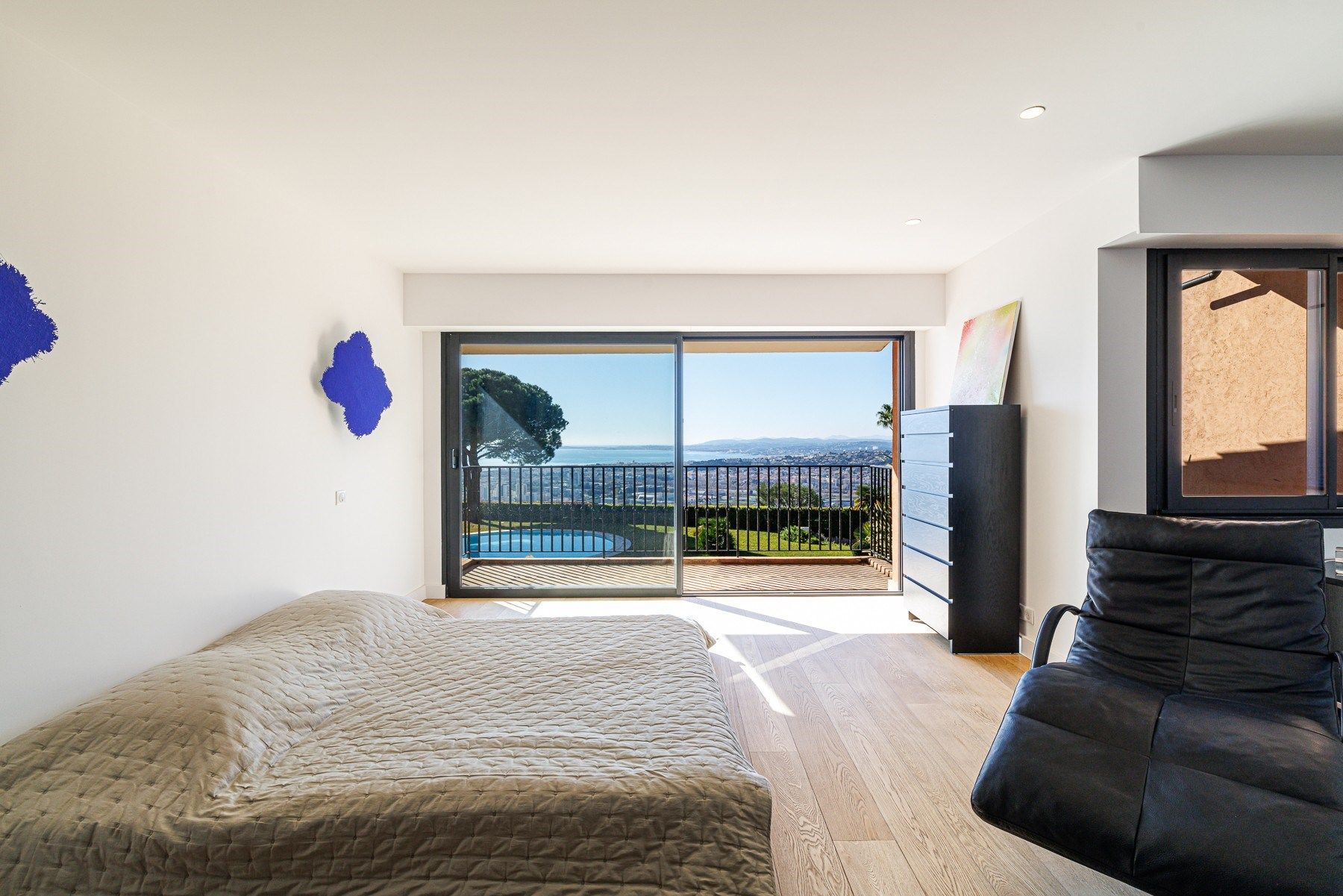 luxury villa 8 Rooms for sale on NICE (06000)