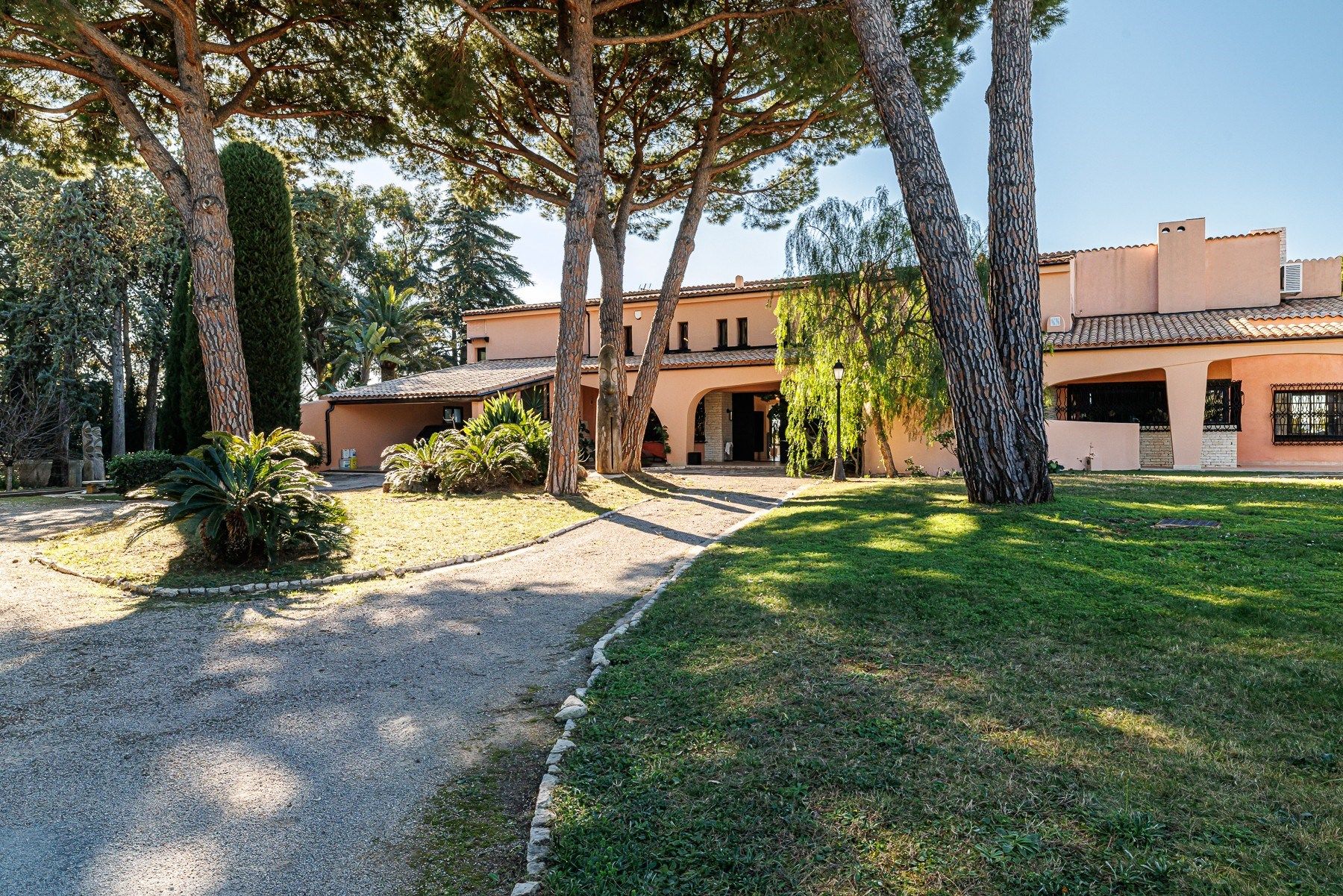 luxury villa 8 Rooms for sale on NICE (06000)