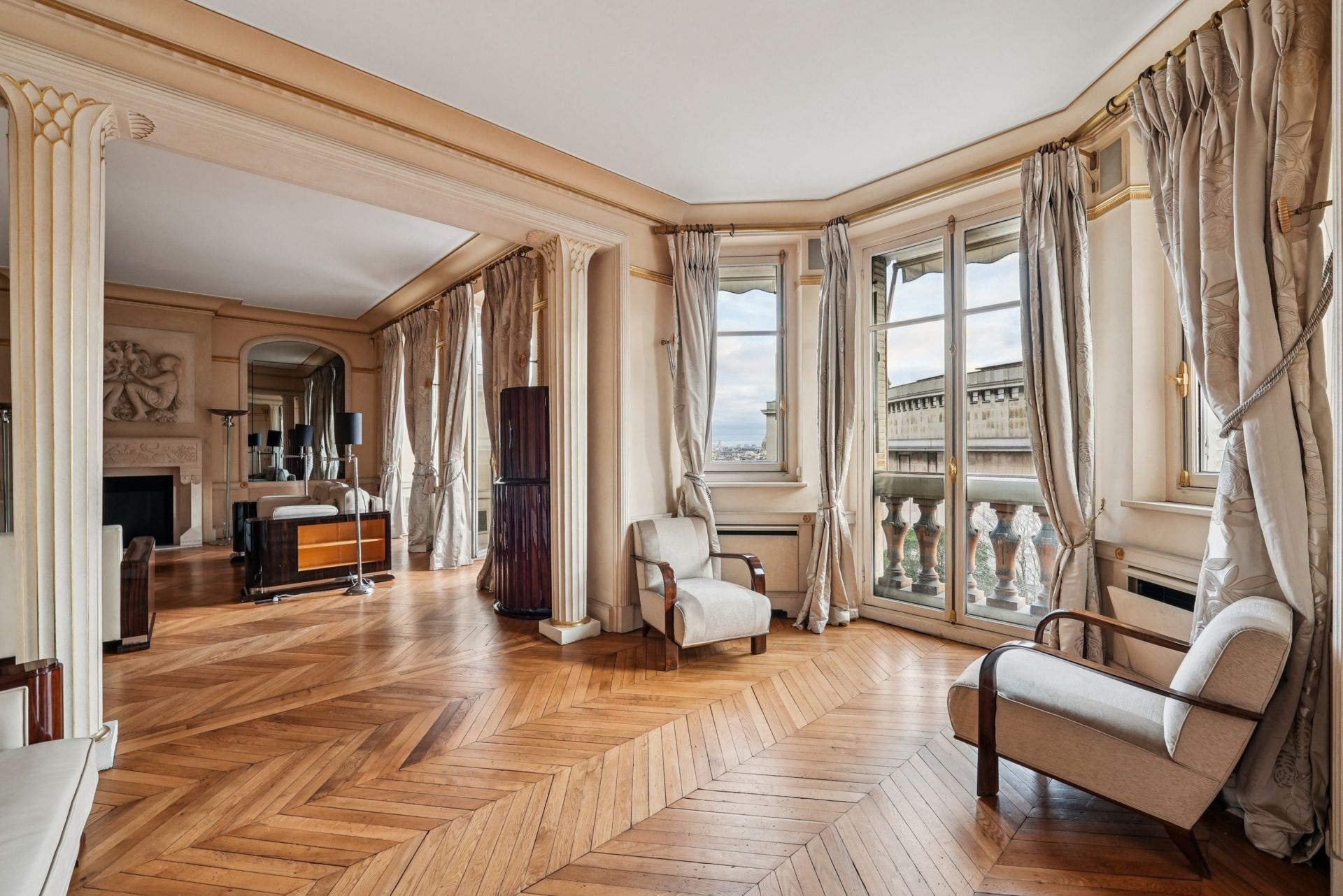 luxury apartment 7 Rooms for sale on PARIS (75116)