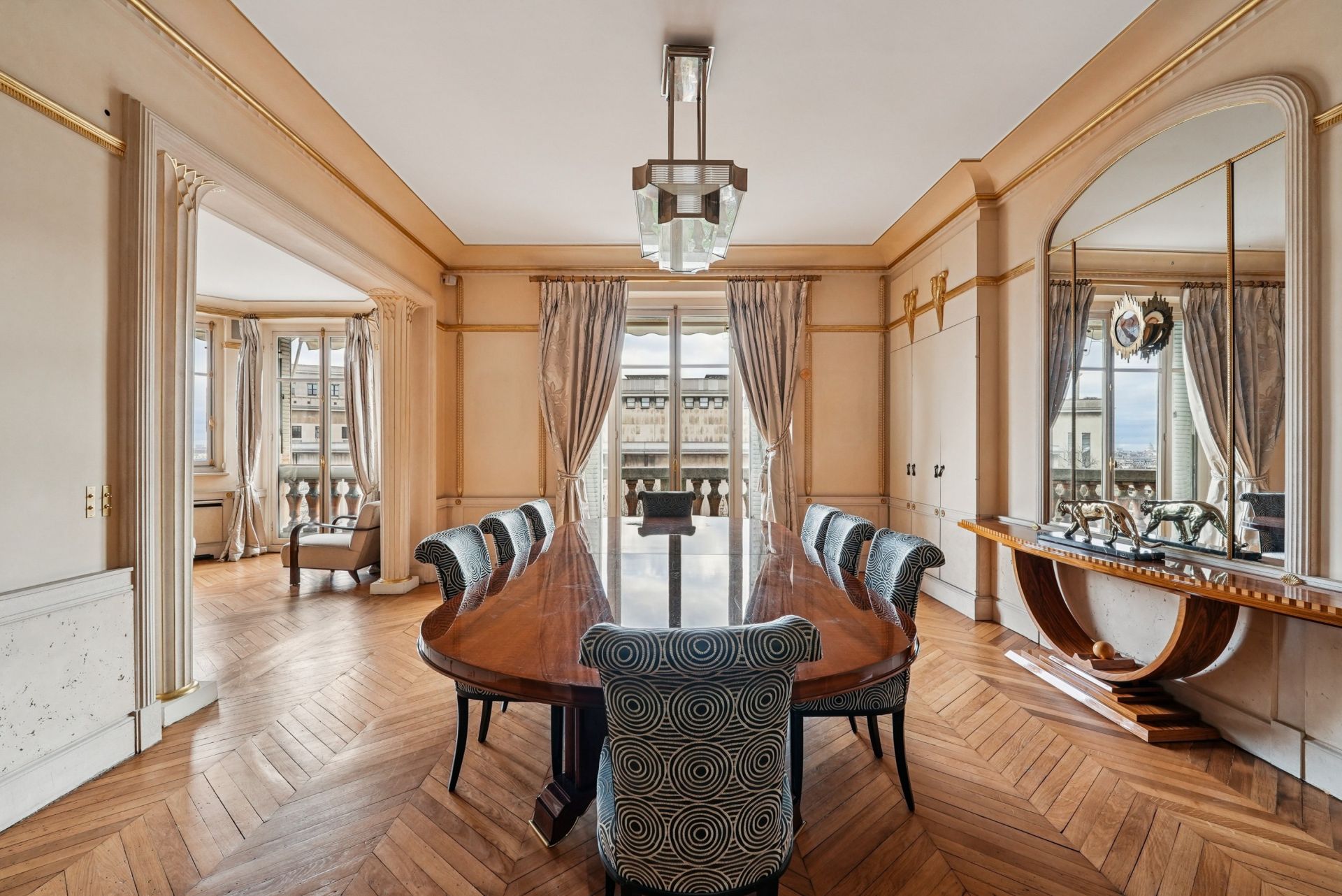 luxury apartment 7 Rooms for sale on PARIS (75116)