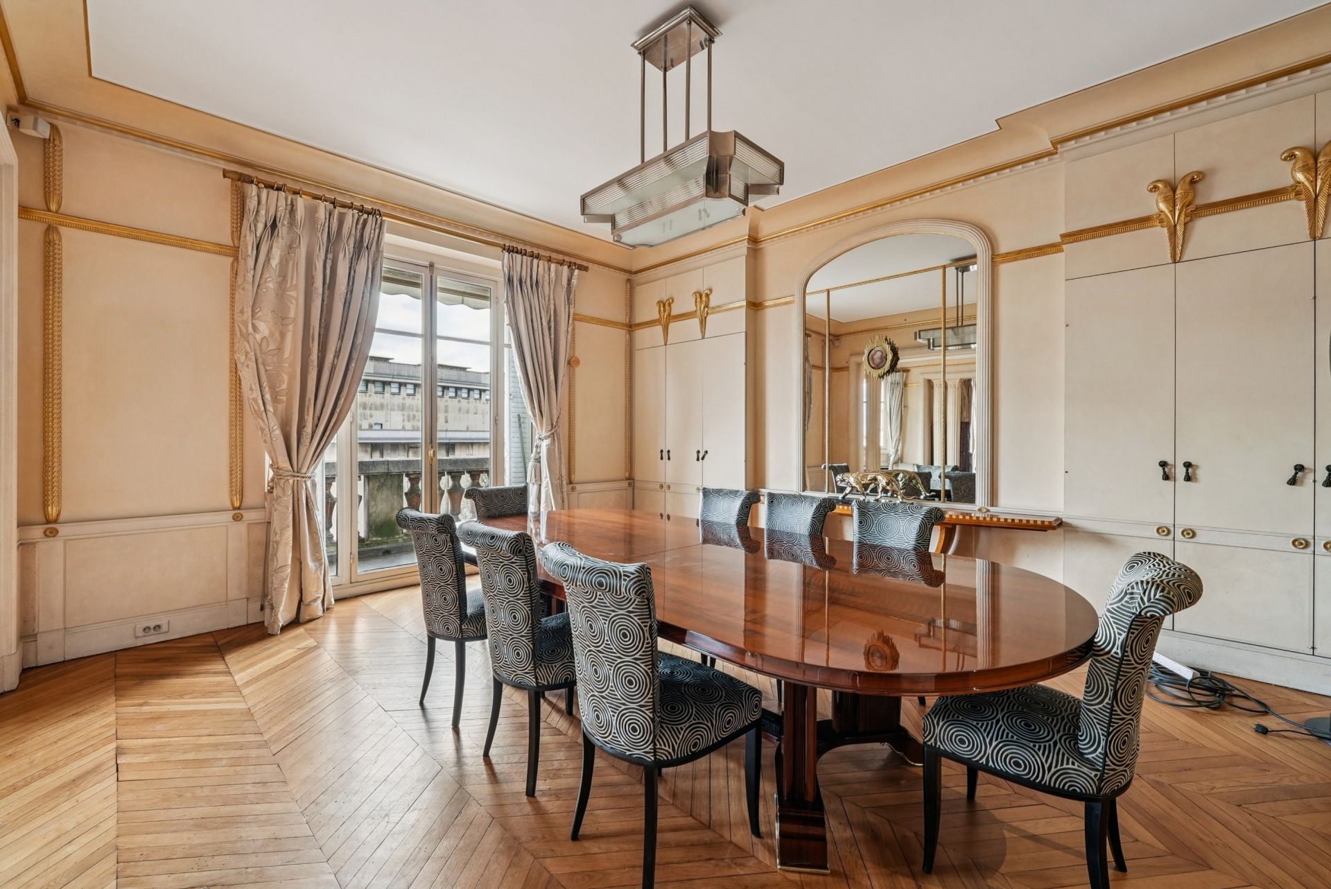 luxury apartment 7 Rooms for sale on PARIS (75116)
