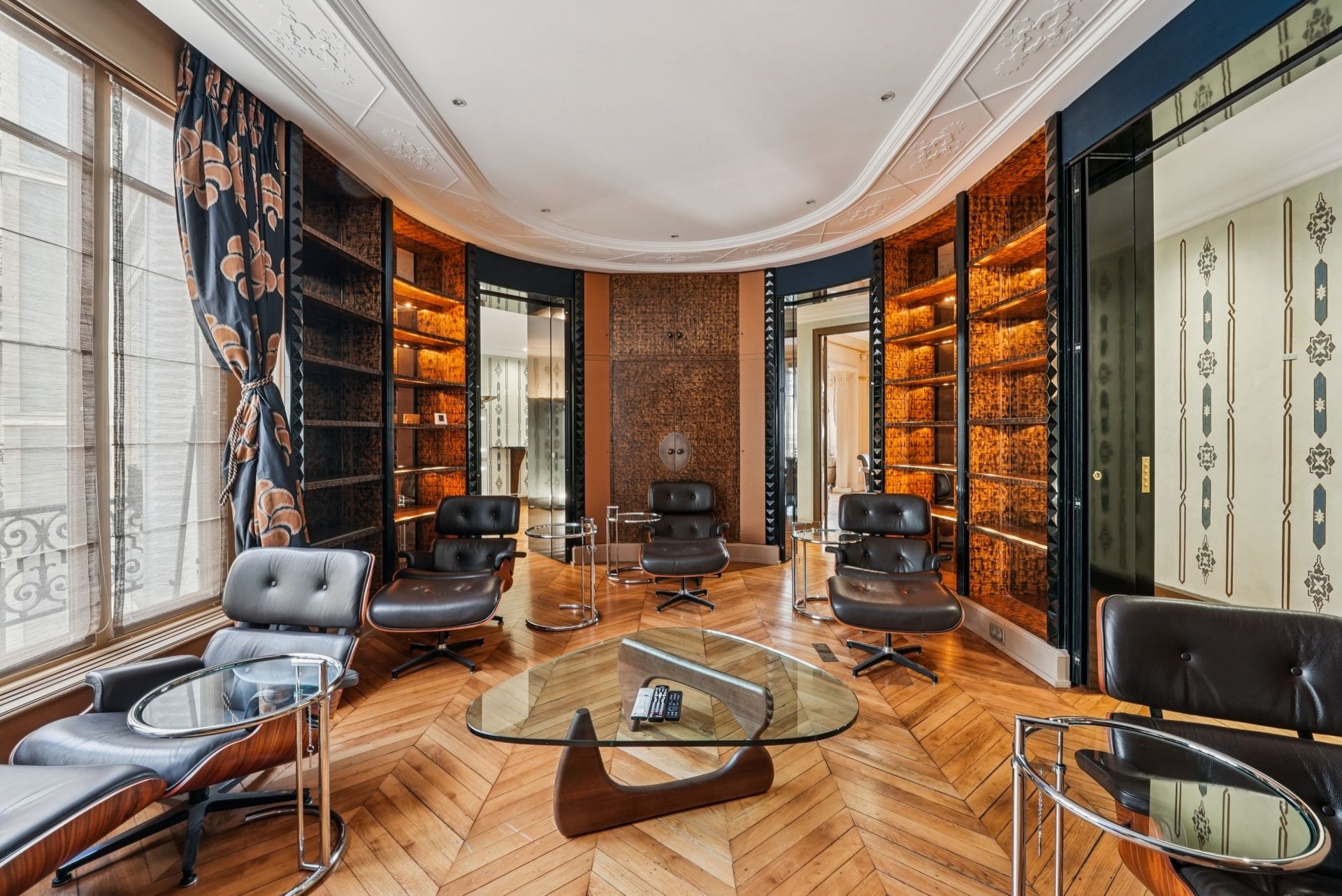 luxury apartment 7 Rooms for sale on PARIS (75116)