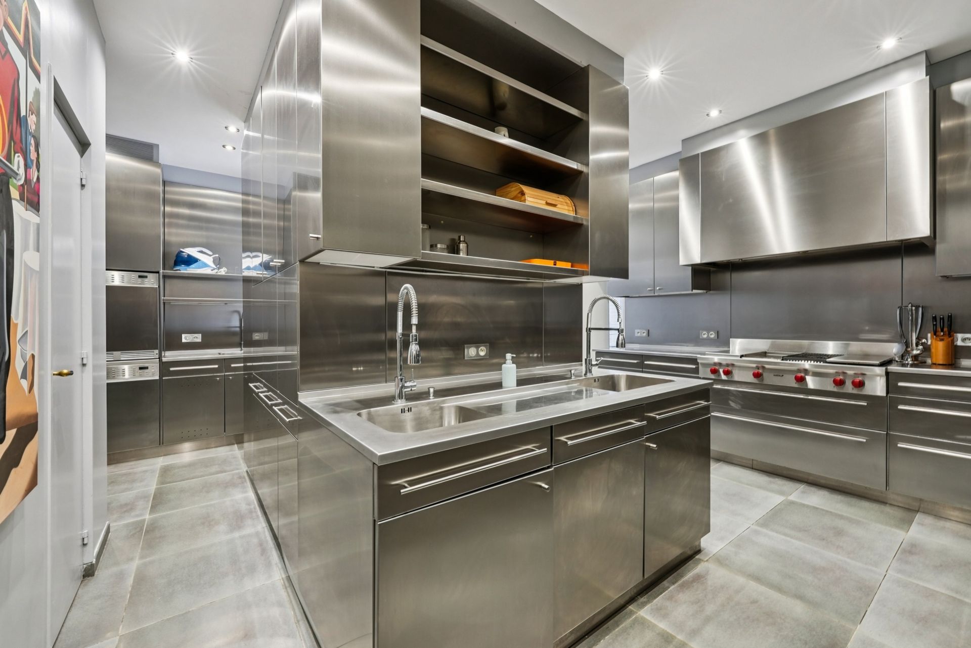 luxury apartment 7 Rooms for sale on PARIS (75116)