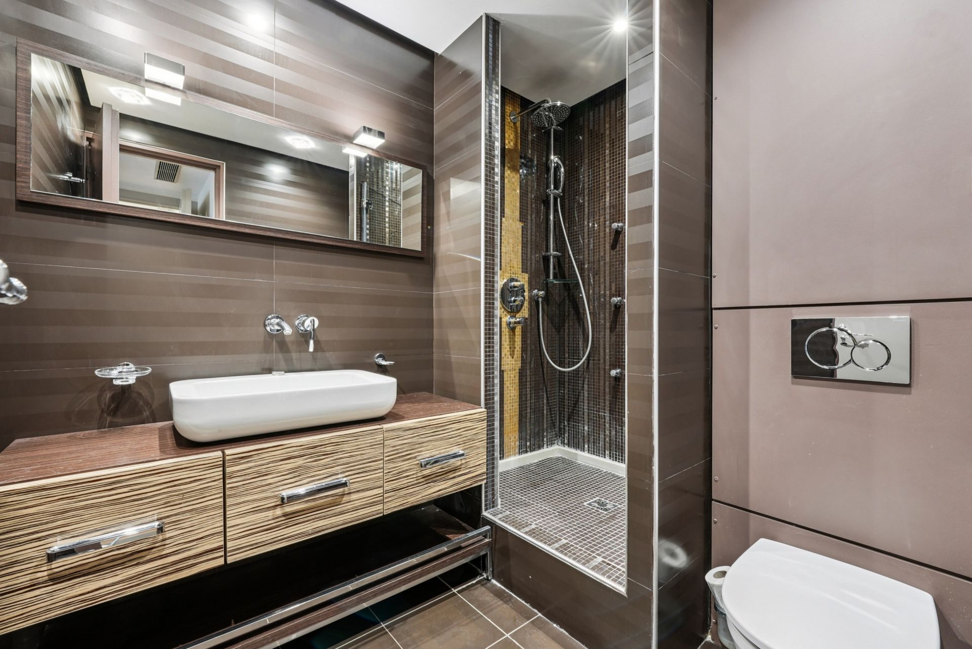 luxury apartment 7 Rooms for sale on PARIS (75116)