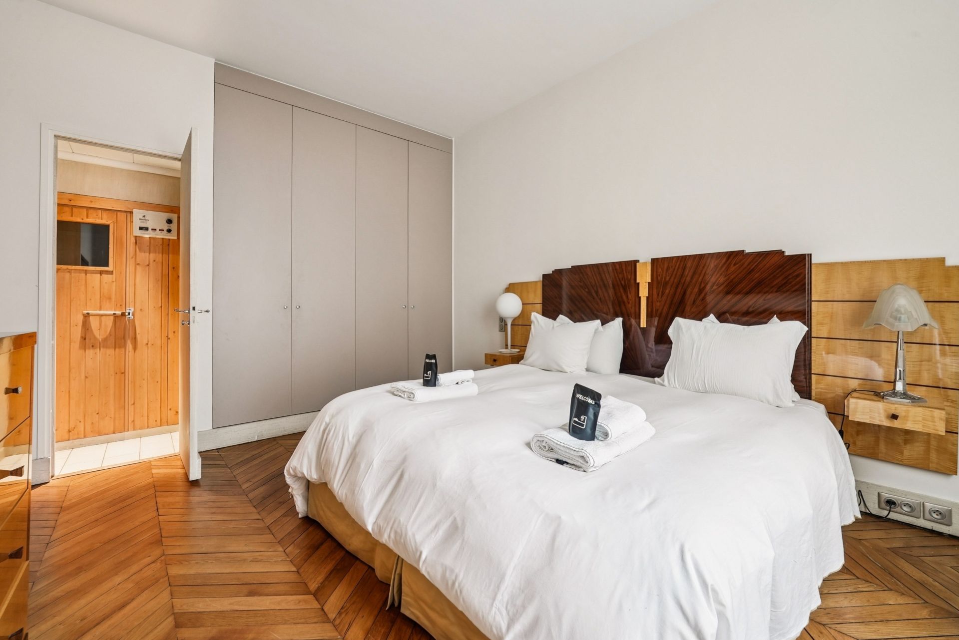 luxury apartment 7 Rooms for sale on PARIS (75116)