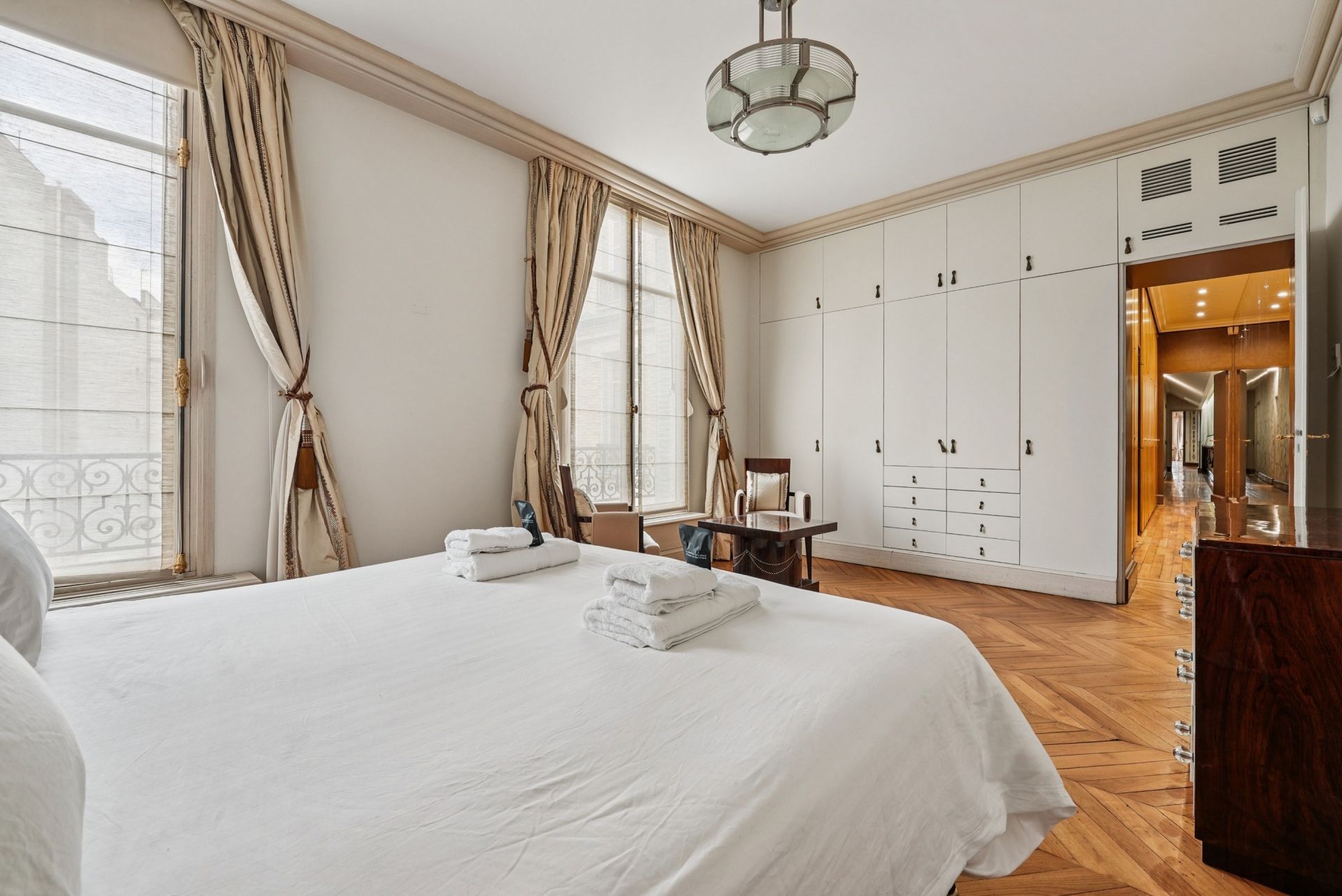 luxury apartment 7 Rooms for sale on PARIS (75116)