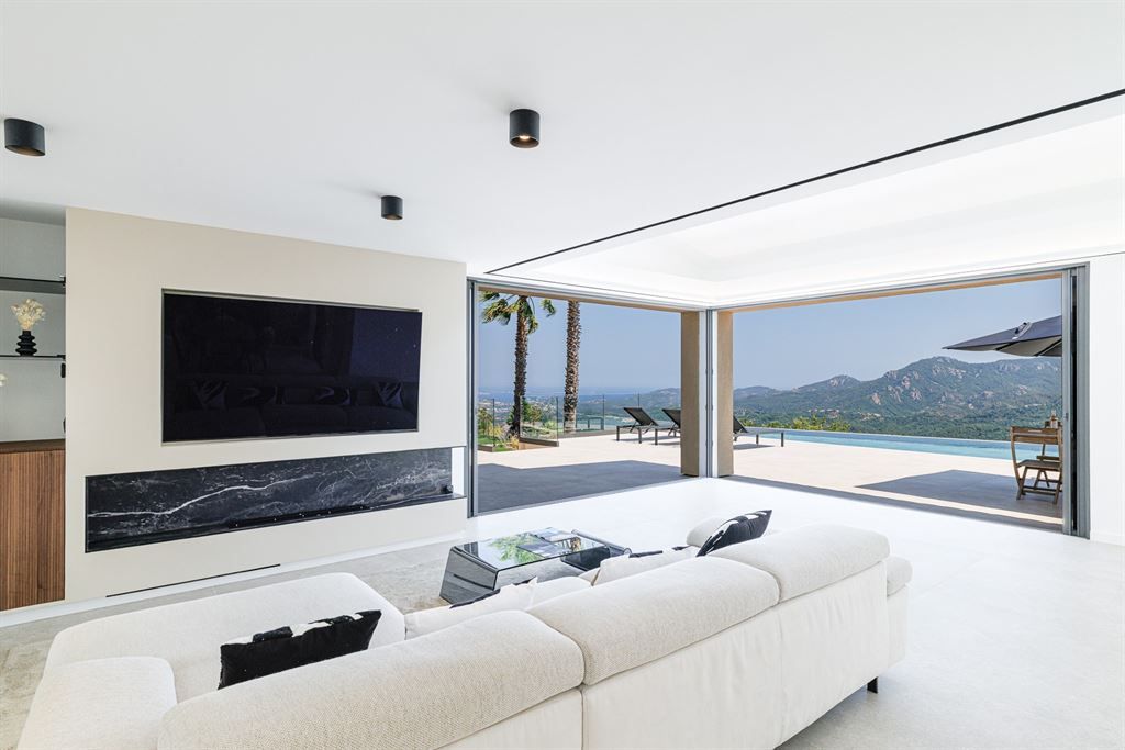 contemporary house 10 Rooms for sale on MANDELIEU LA NAPOULE (06210)