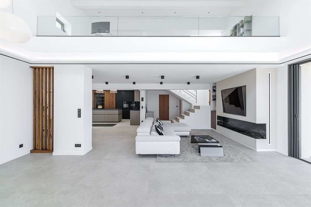 contemporary house 10 Rooms for sale on MANDELIEU LA NAPOULE (06210)
