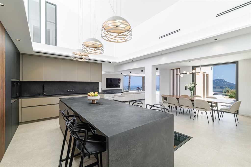 contemporary house 10 Rooms for sale on MANDELIEU LA NAPOULE (06210)