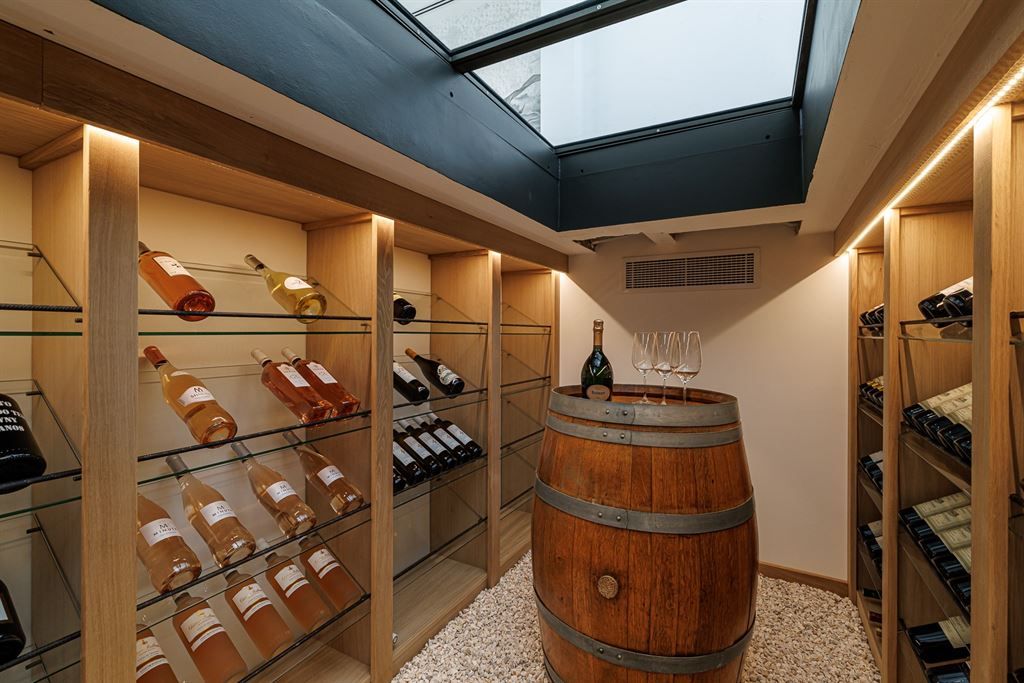 contemporary house 10 Rooms for sale on MANDELIEU LA NAPOULE (06210)