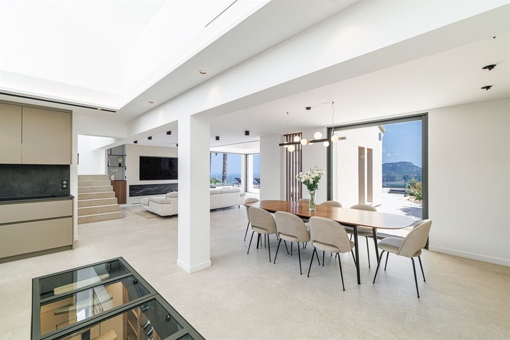 contemporary house 10 Rooms for sale on MANDELIEU LA NAPOULE (06210)