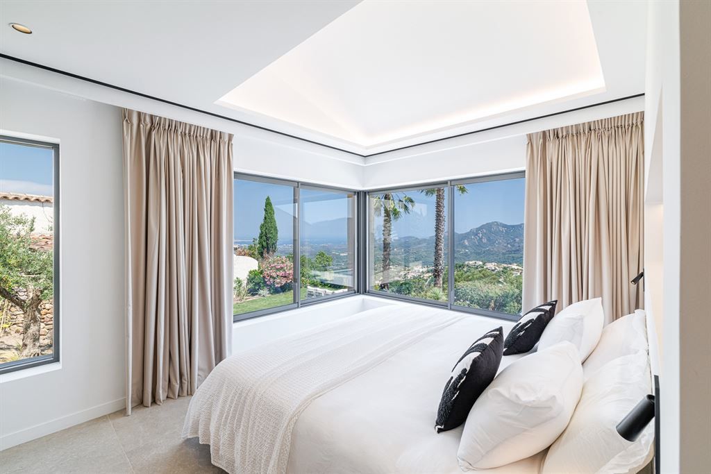 contemporary house 10 Rooms for sale on MANDELIEU LA NAPOULE (06210)
