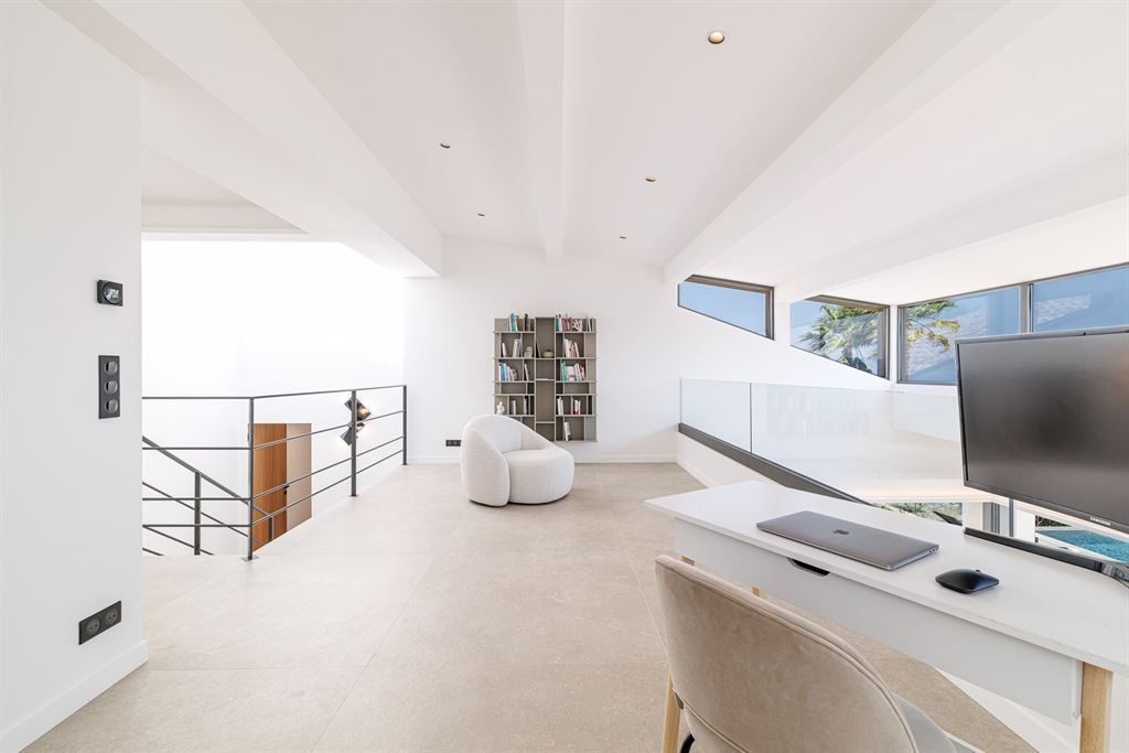 maison contemporaine 10 Pièces en vente sur LES ADRETS DE L ESTEREL (83600)