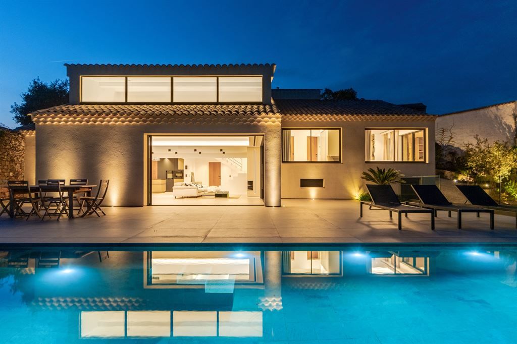 contemporary house 10 Rooms for sale on MANDELIEU LA NAPOULE (06210)