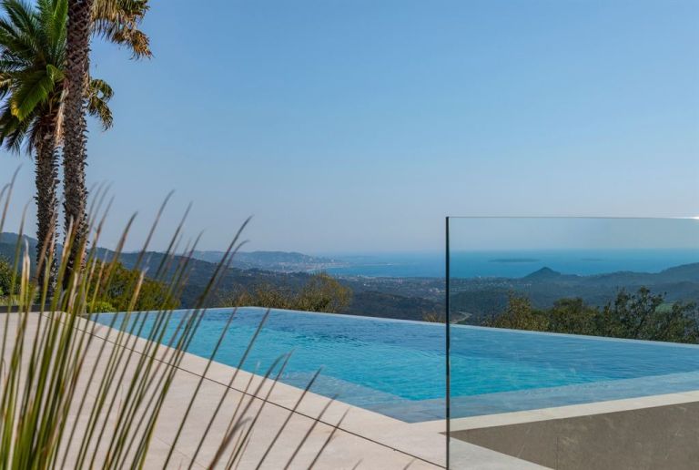 contemporary house 10 Rooms for sale on MANDELIEU LA NAPOULE (06210)