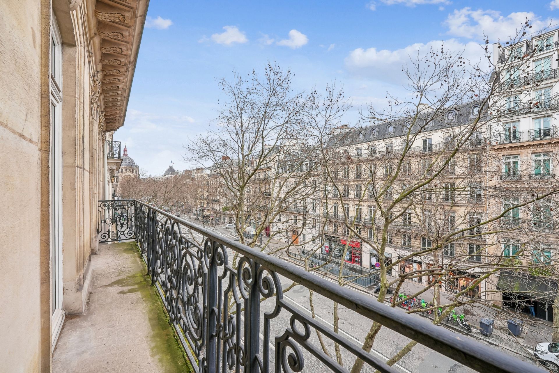 luxury apartment 6 Rooms for sale on PARIS (75008)