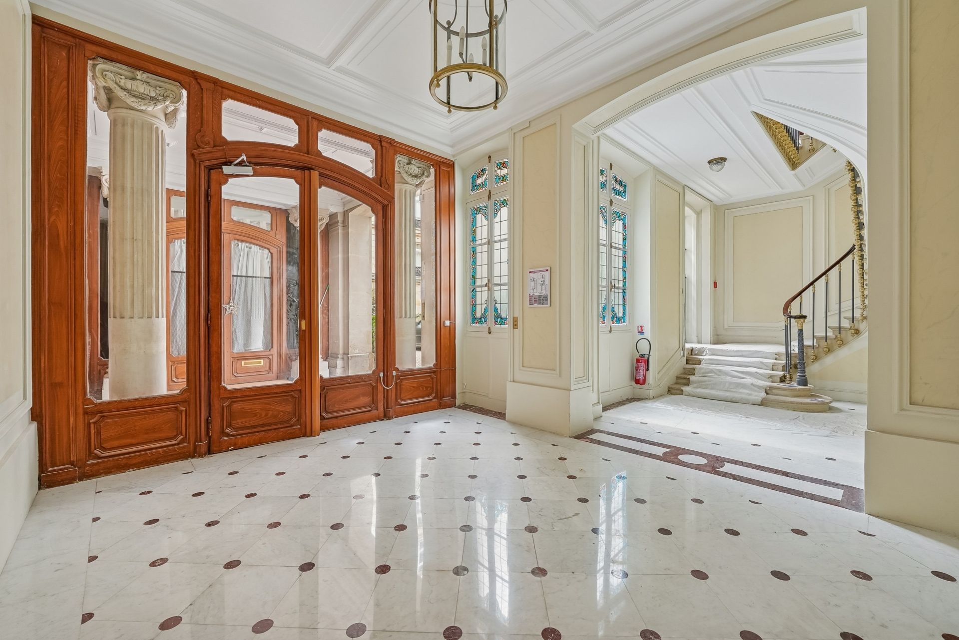 luxury apartment 6 Rooms for sale on PARIS (75008)