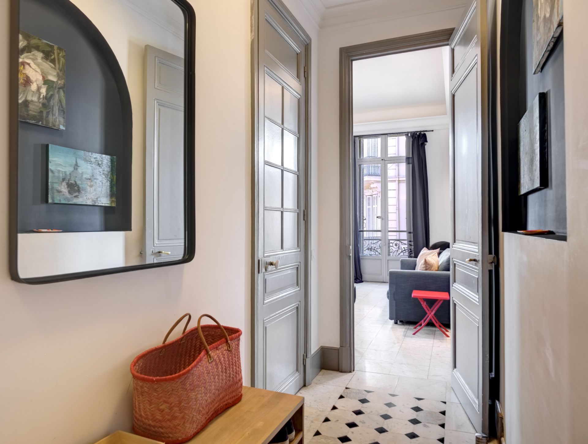 luxury apartment 5 Rooms for sale on CANNES (06400)