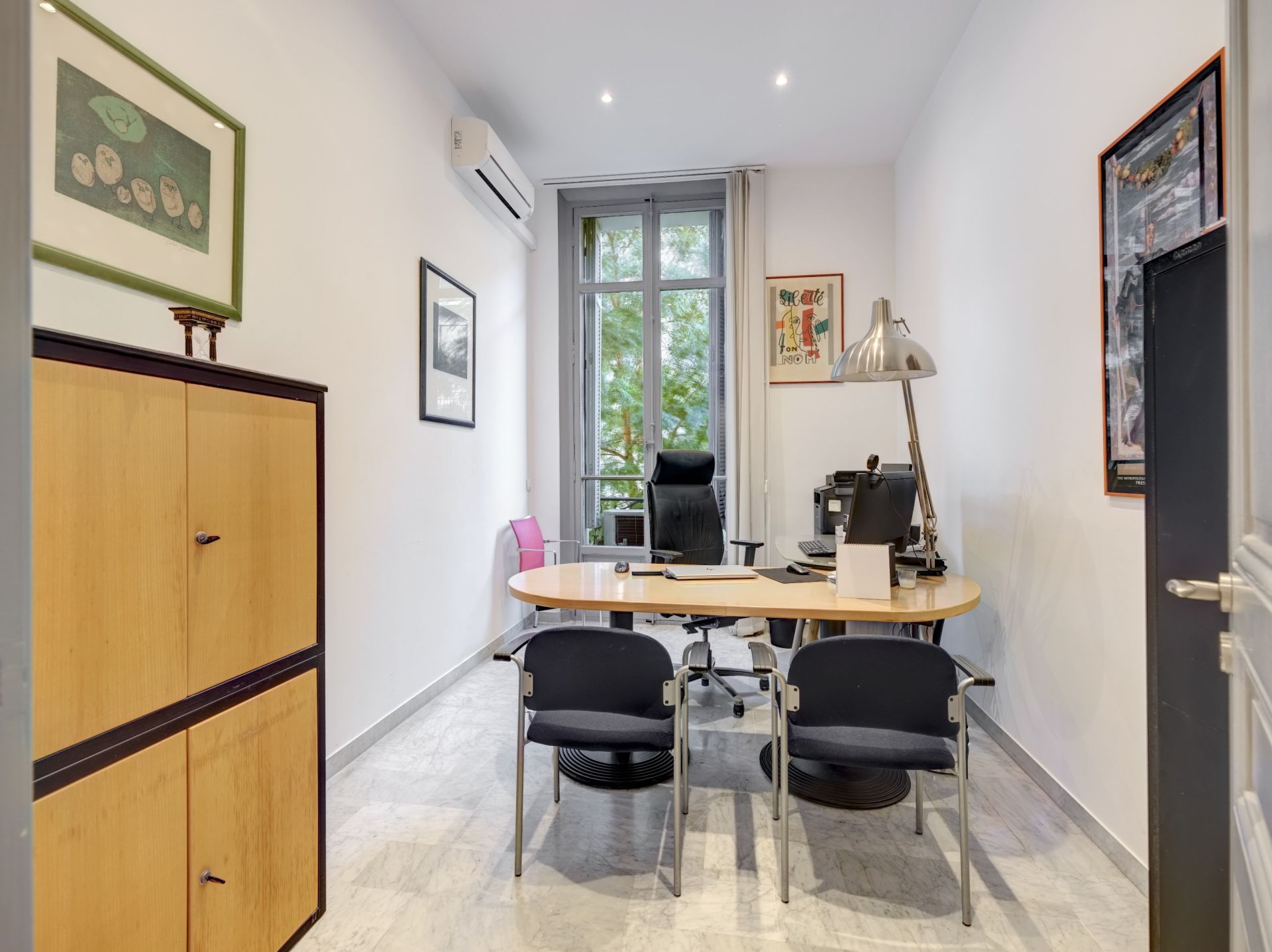 luxury apartment 5 Rooms for sale on CANNES (06400)