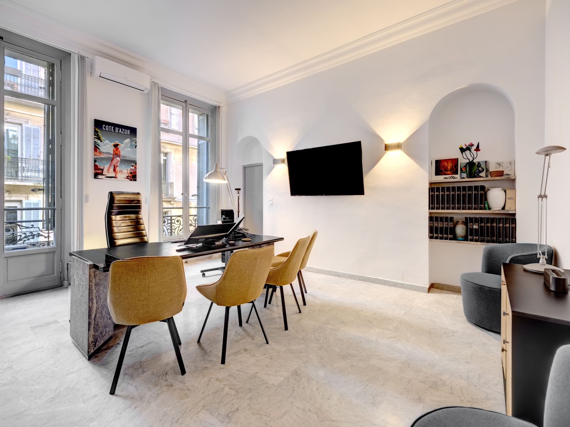 luxury apartment 5 Rooms for sale on CANNES (06400)