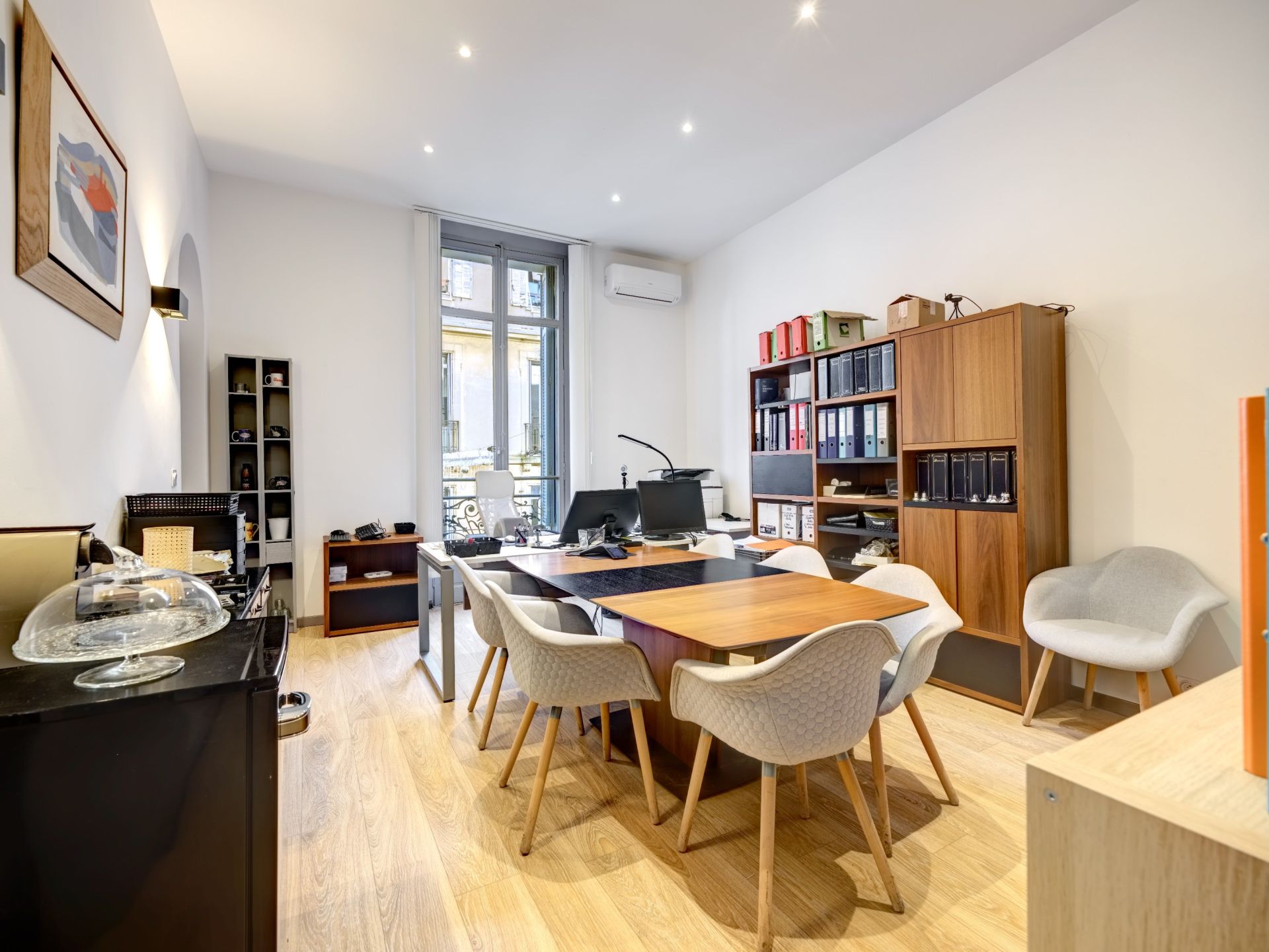 luxury apartment 5 Rooms for sale on CANNES (06400)