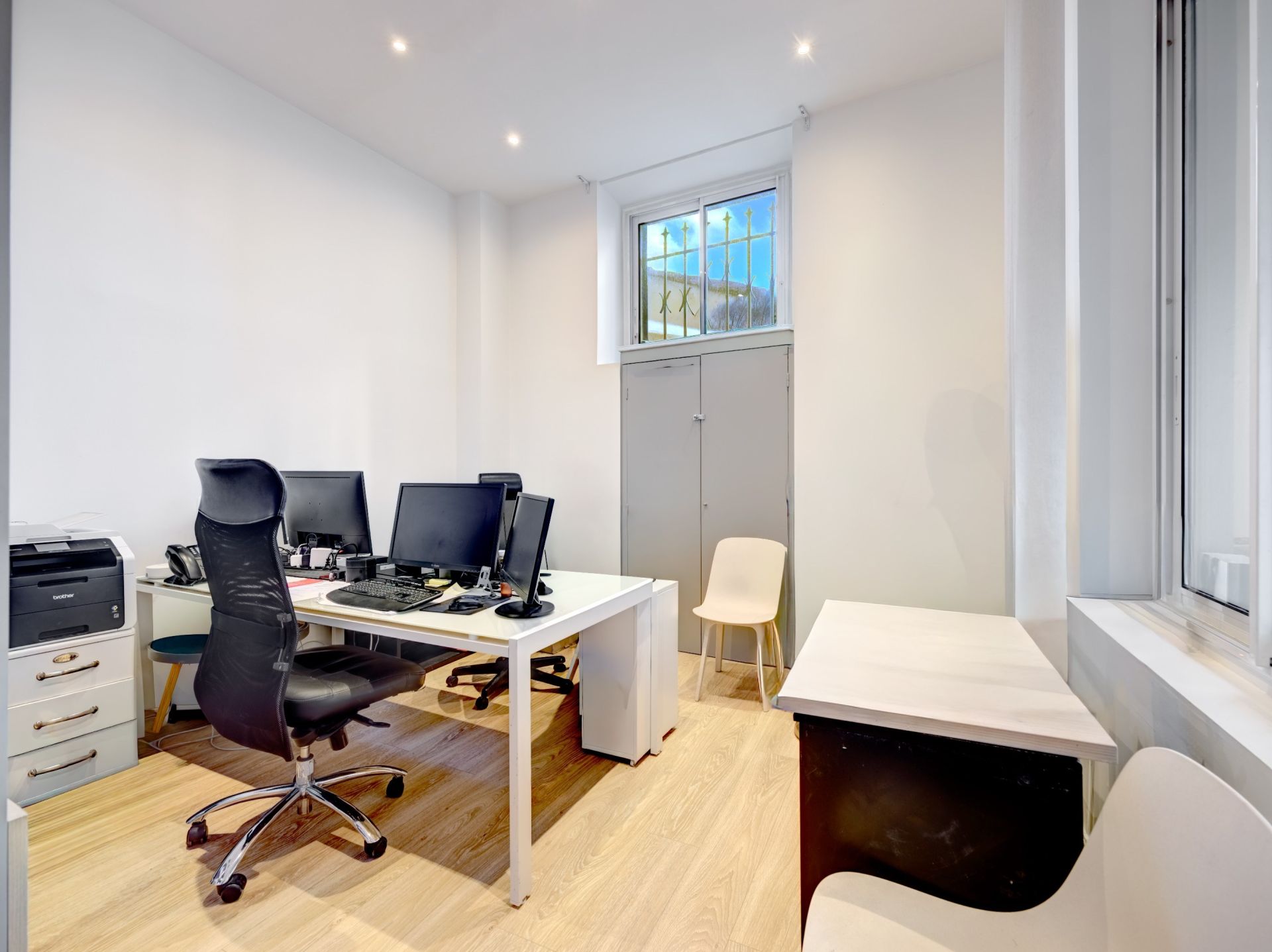luxury apartment 5 Rooms for sale on CANNES (06400)