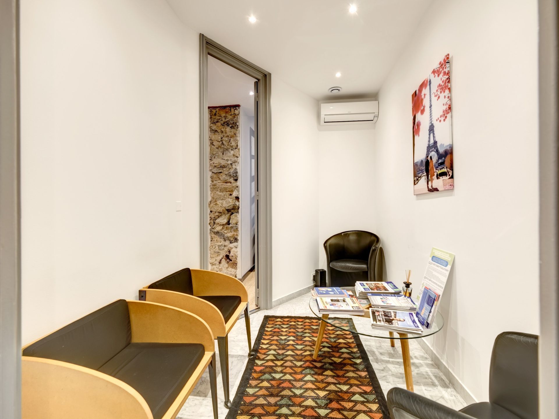 luxury apartment 5 Rooms for sale on CANNES (06400)