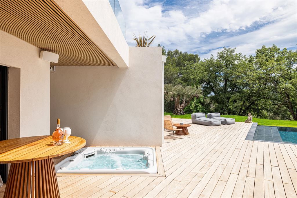 luxury villa 7 Rooms for sale on OPIO (06650)