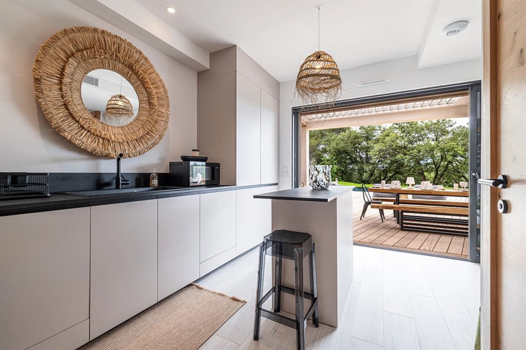 luxury villa 7 Rooms for sale on OPIO (06650)