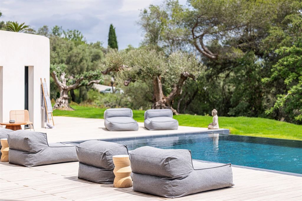 luxury villa 7 Rooms for sale on OPIO (06650)