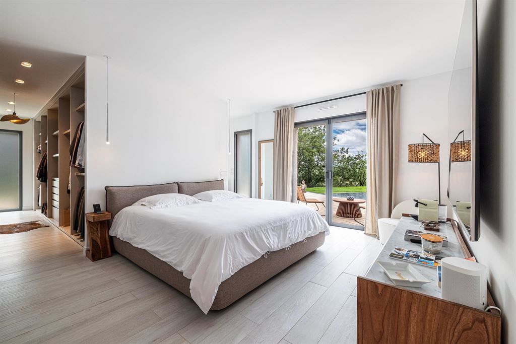 luxury villa 7 Rooms for sale on OPIO (06650)