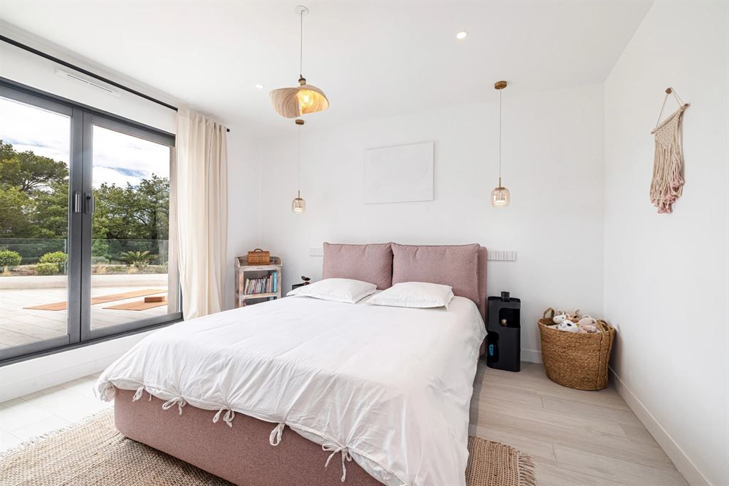 luxury villa 7 Rooms for sale on OPIO (06650)