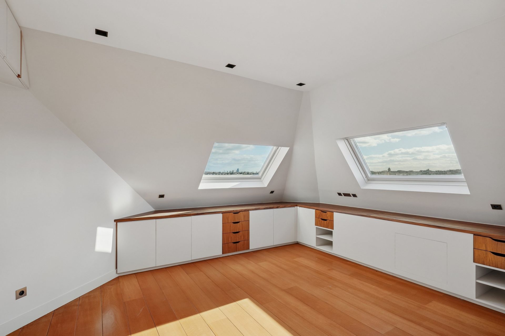 luxury apartment 3 Rooms for sale on PARIS (75007)