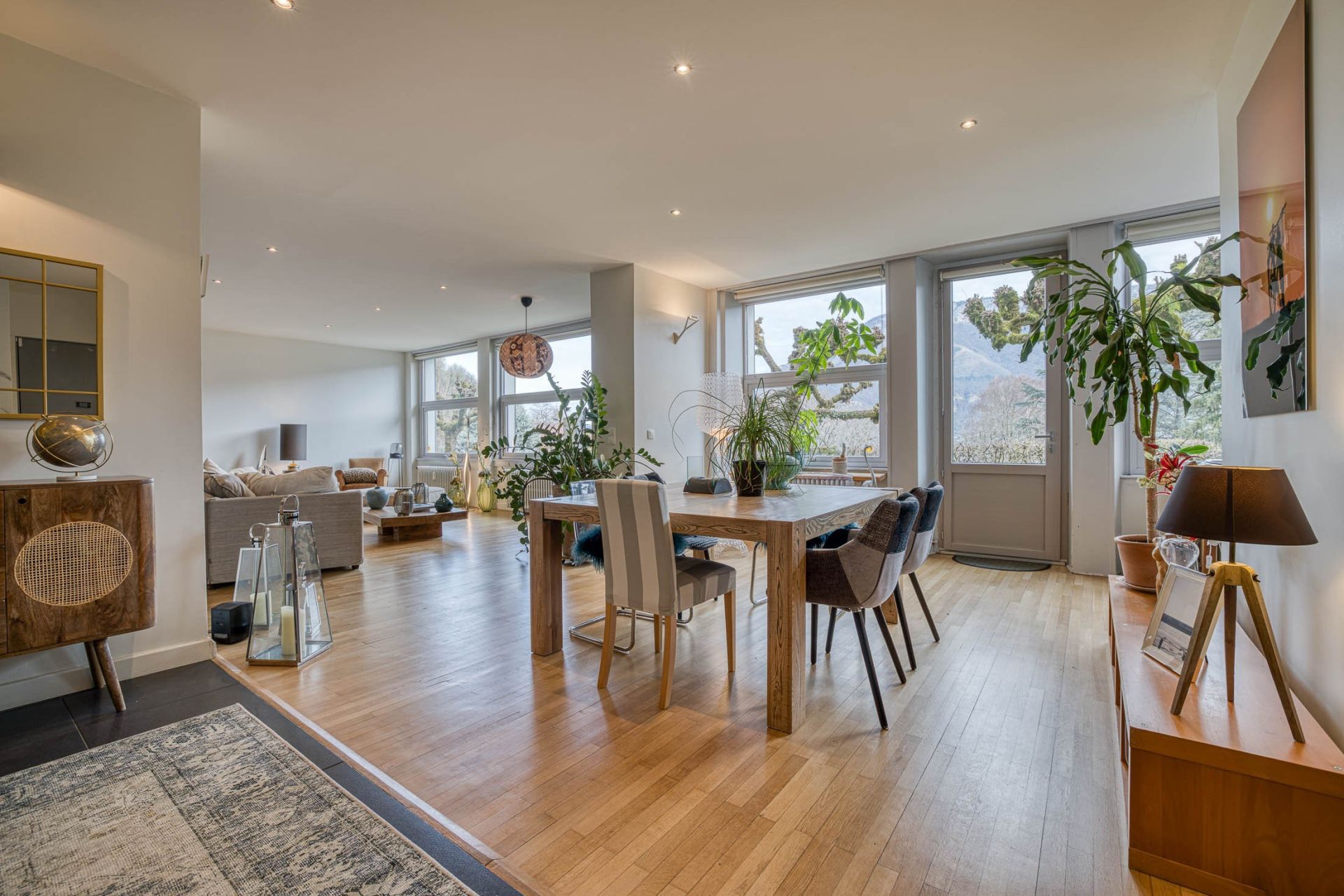 luxury apartment 6 Rooms for sale on SEVRIER (74320)