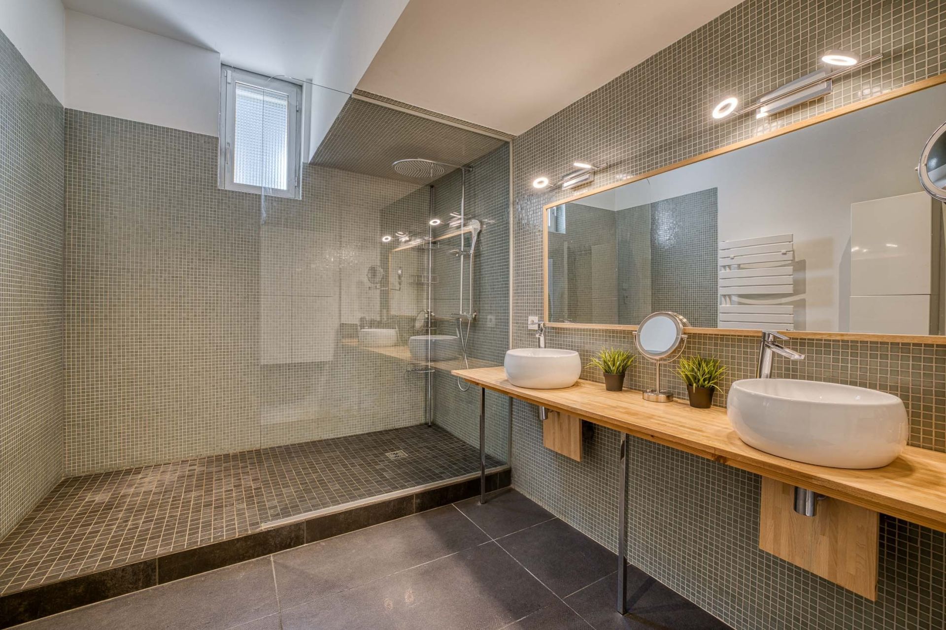 luxury apartment 6 Rooms for sale on SEVRIER (74320)