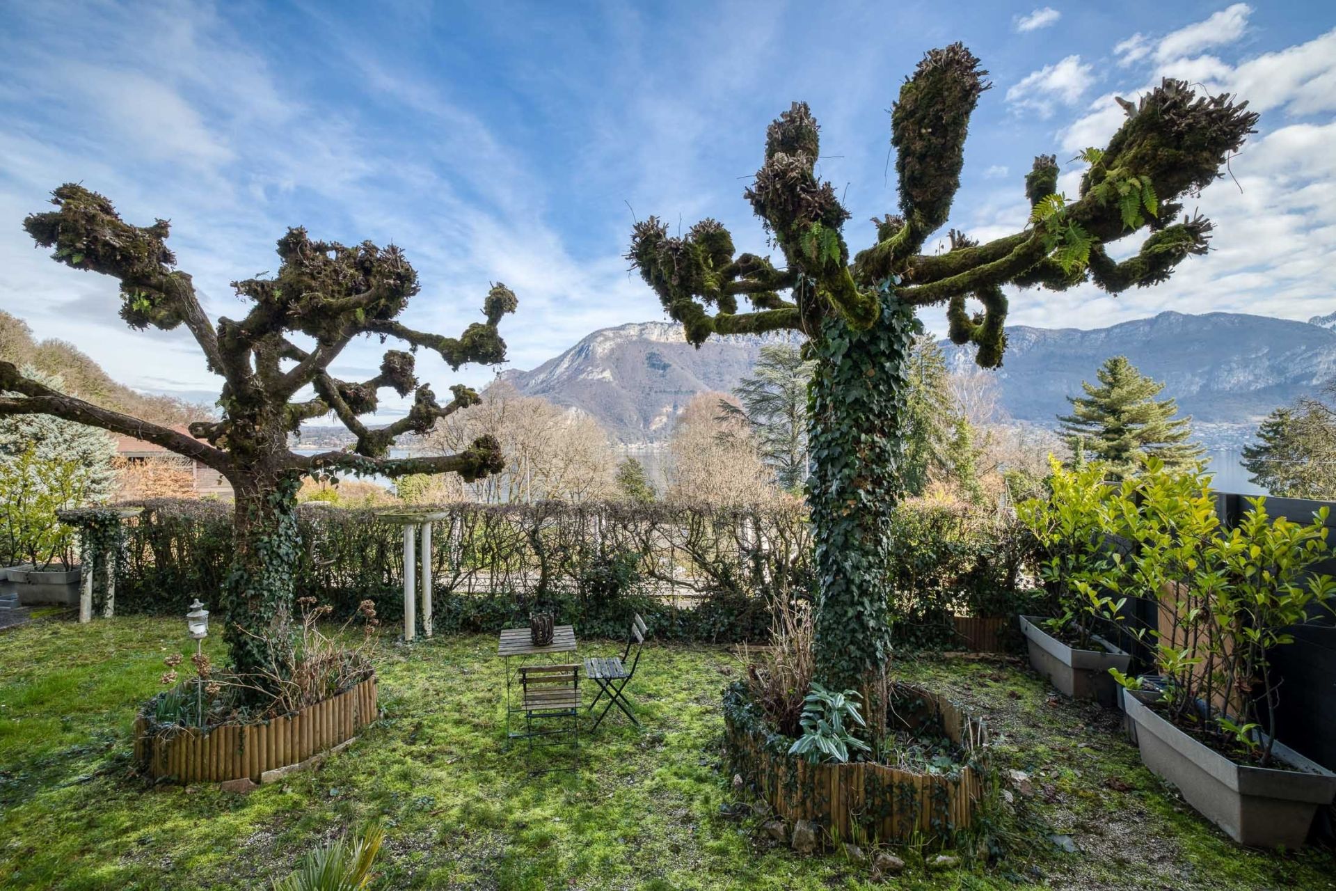 luxury apartment 6 Rooms for sale on SEVRIER (74320)