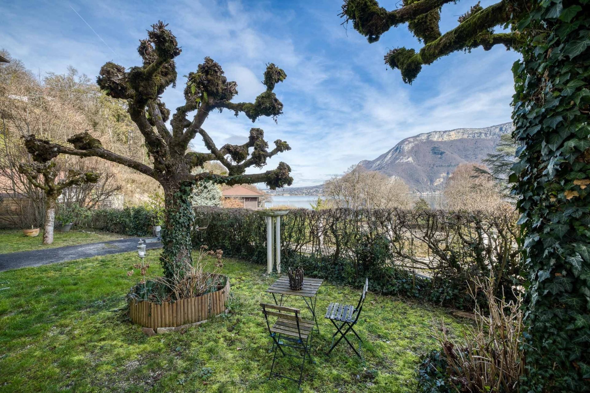 luxury apartment 6 Rooms for sale on SEVRIER (74320)