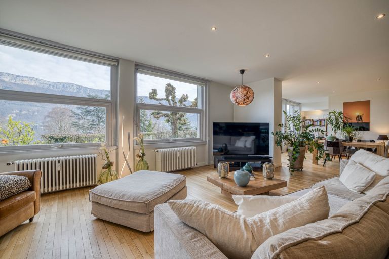 luxury apartment 6 Rooms for sale on SEVRIER (74320)