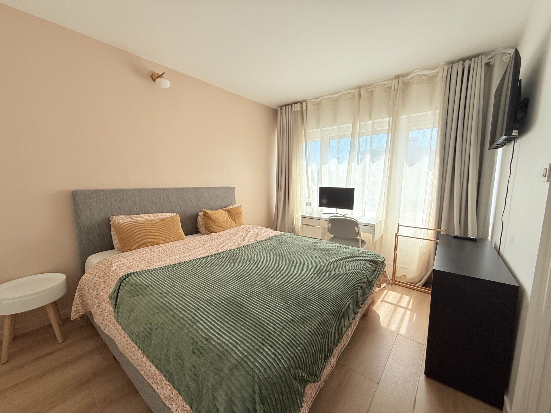 luxury apartment 3 Rooms for rent on LA MADELEINE (59110)