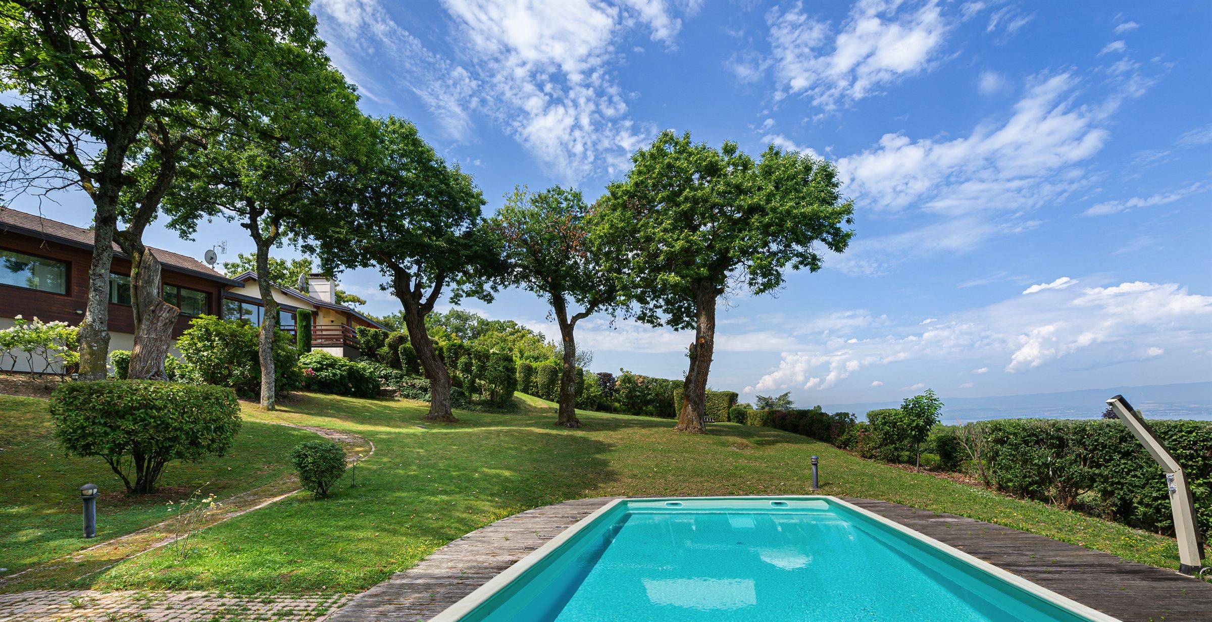 luxury villa 6 Rooms for sale on NEUVECELLE (74500)