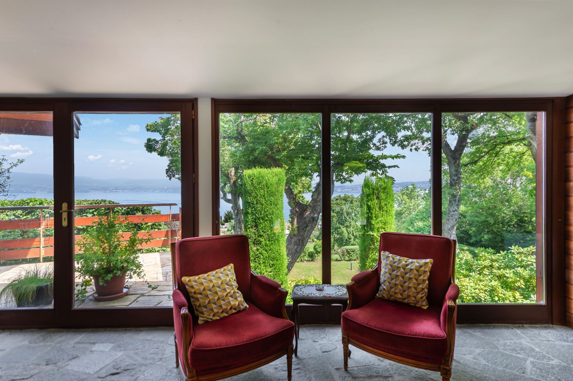 luxury villa 6 Rooms for sale on NEUVECELLE (74500)