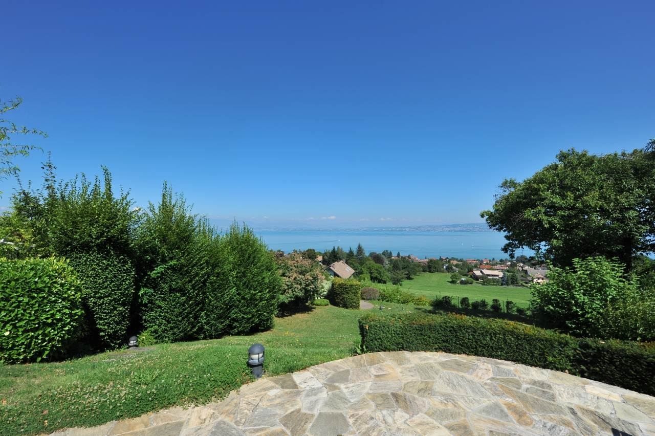 luxury villa 6 Rooms for sale on NEUVECELLE (74500)