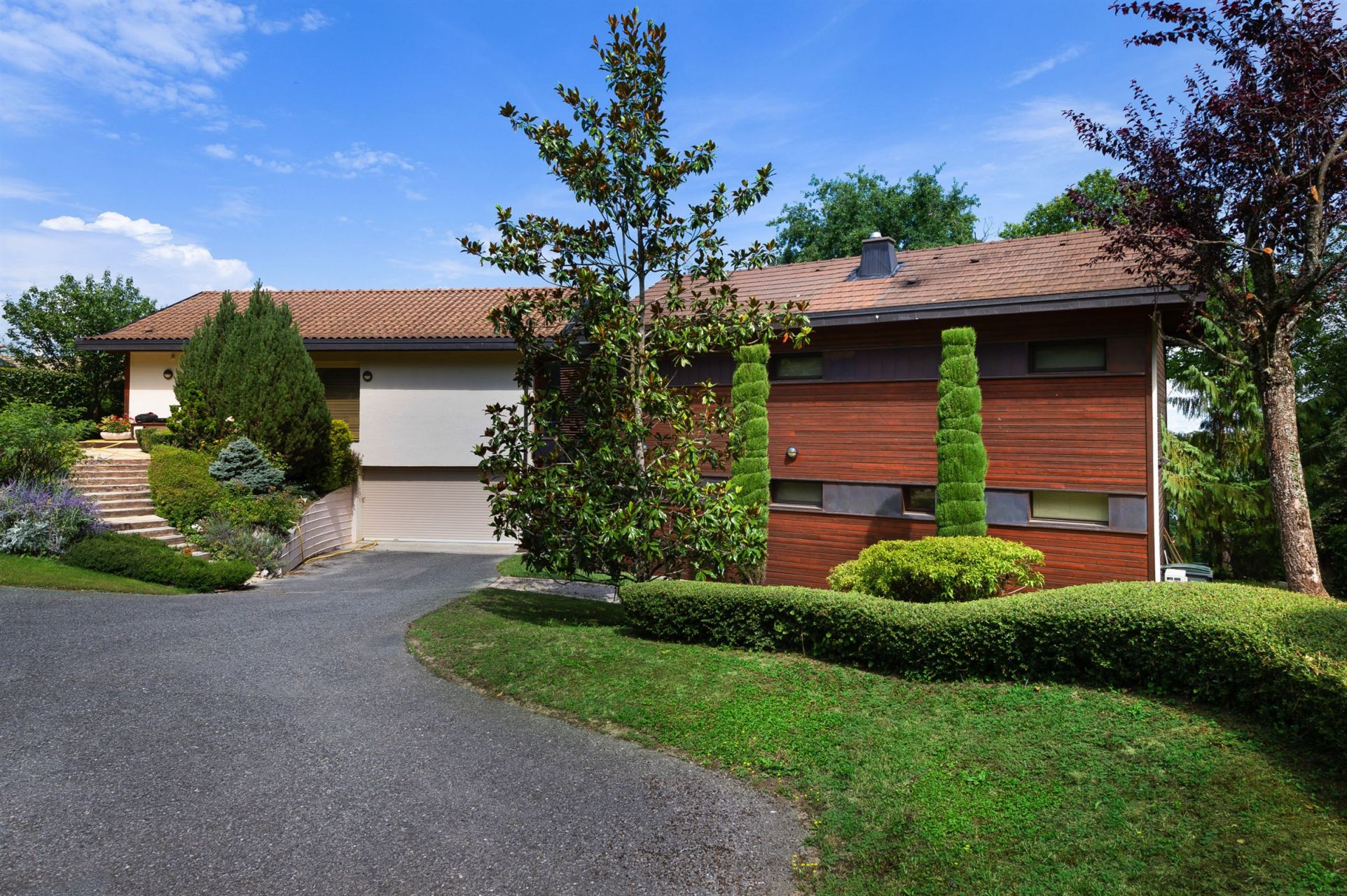 luxury villa 6 Rooms for sale on NEUVECELLE (74500)