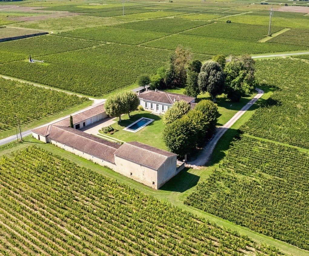 castle 12 Rooms for sale on BORDEAUX (33000)