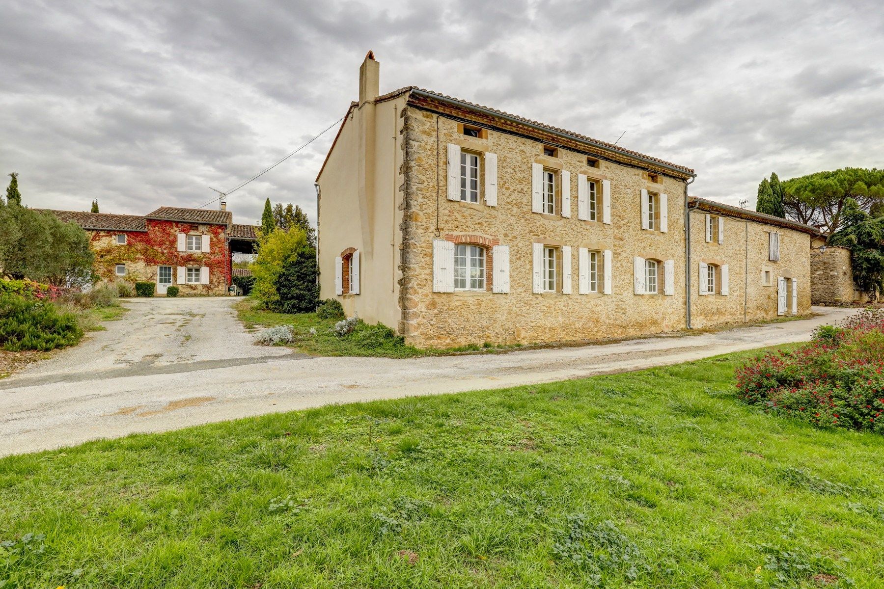 luxury house 10 Rooms for sale on AVIGNONET LAURAGAIS (31290)